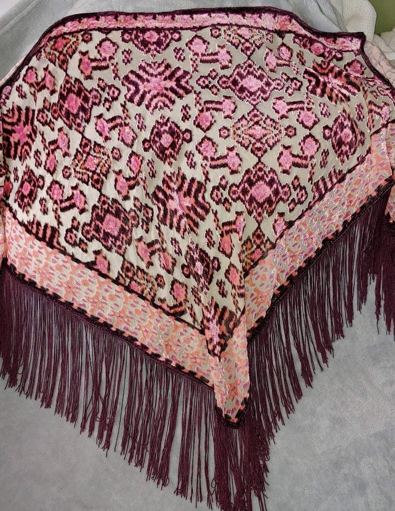 Velvet shawl